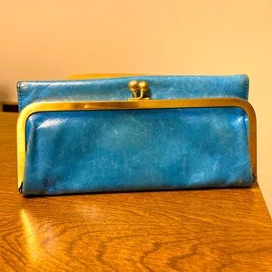 Hobo clutch blue